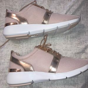 NWOT Rose Gold & Pink Michael Kors Sneakers 10